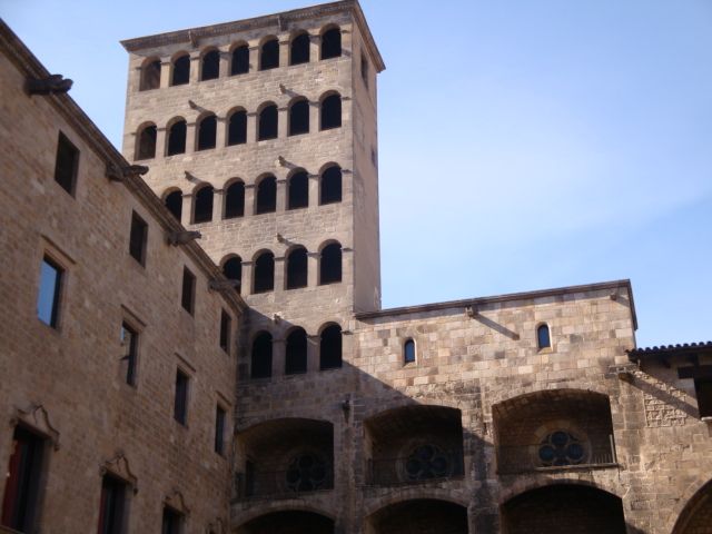 Barcelona: Gothic Quarter Walking Tour - Key Points