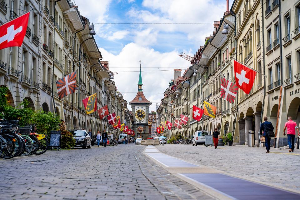 Bern: Highlights & Hidden Gems Guided Tour in a Small Group - Key Points