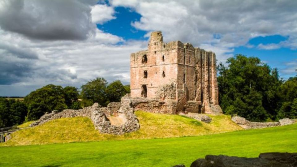 Berwick: Anglo-Scottish Border and Norham Castle Guided Tour - Key Points