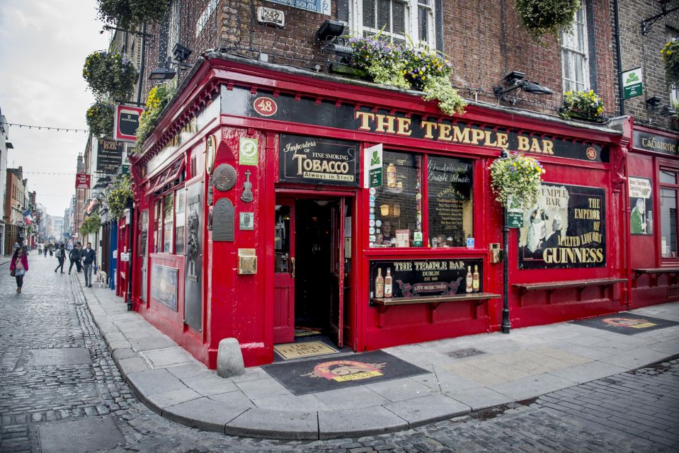 Dublin: Old Towns Famous Pubs Outdoor Escape Game - Key Points