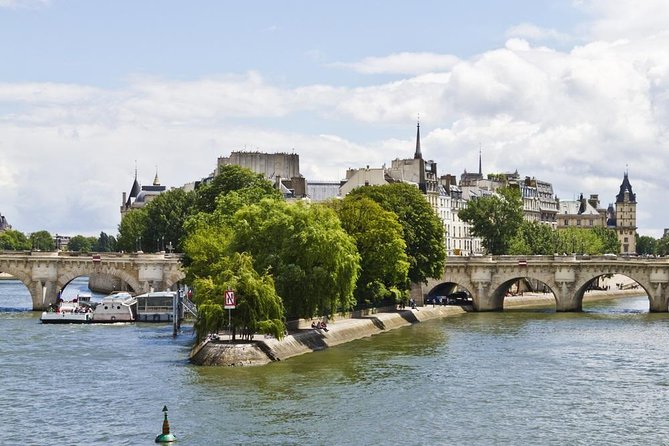 Family Escape Game With Kids and Teens on the Île De La Cité - Key Points