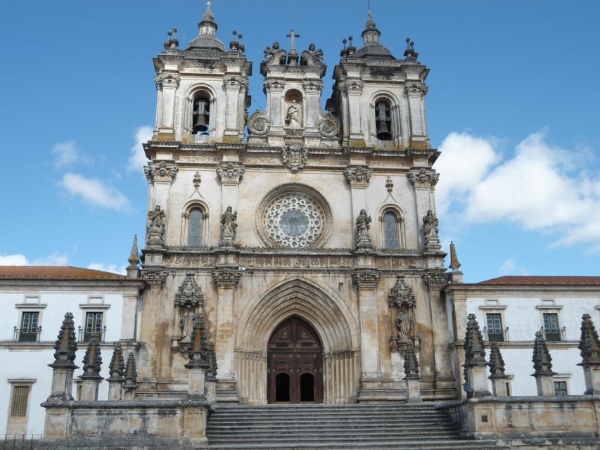 Fatima, Batalha, Alcobaça, Nazaré and Óbidos Private Tour - Key Points