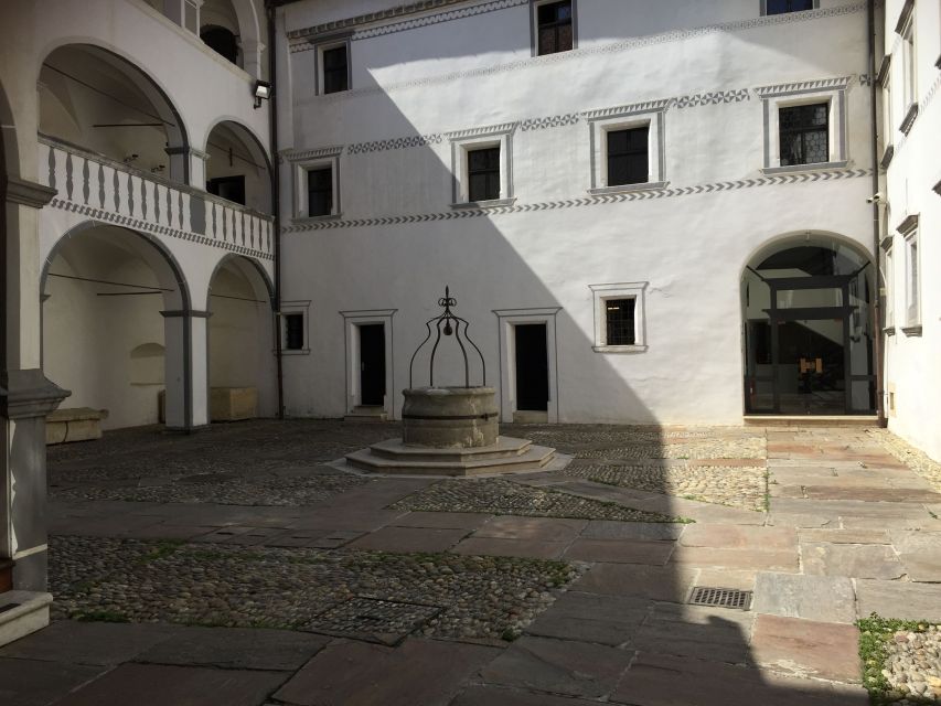 From Zagreb: Varazdin Baroque Town & Trakoscan Castle - Key Points