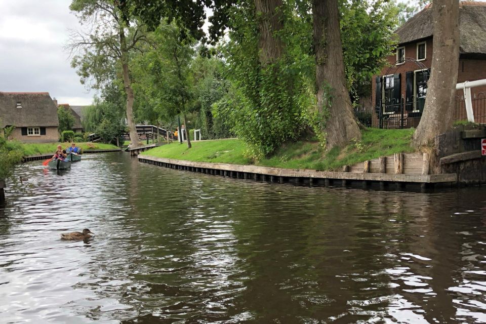 Giethoorn: 1 Hour Luxury Private Boat Tour With Local Guide - Key Points