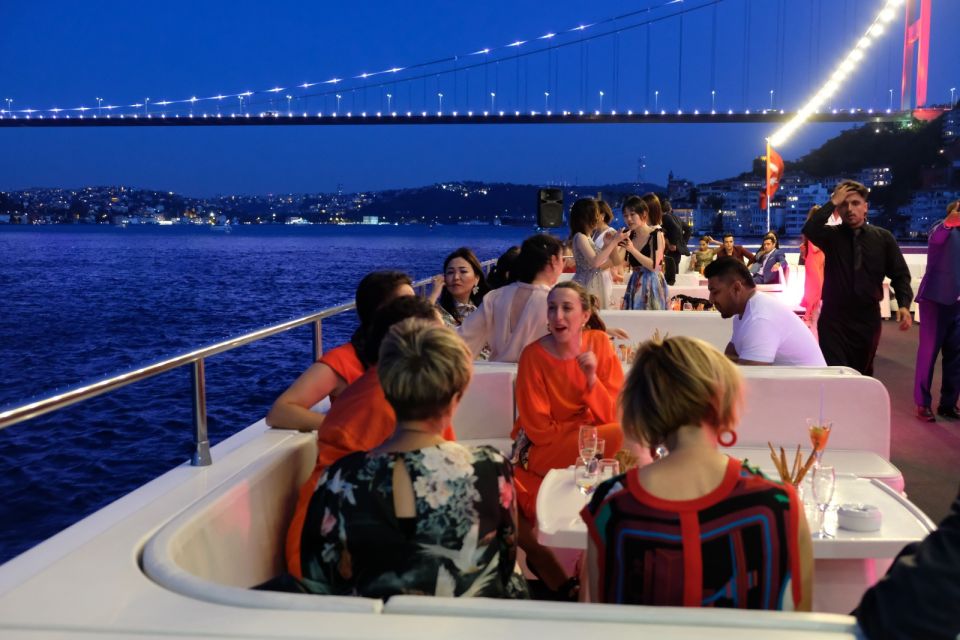 Istanbul: Bosphorus Sunset Cruise With Dinner - Key Points