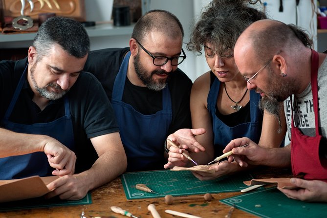 Leathercraft Workshop in the Rastro of Madrid. - Key Points