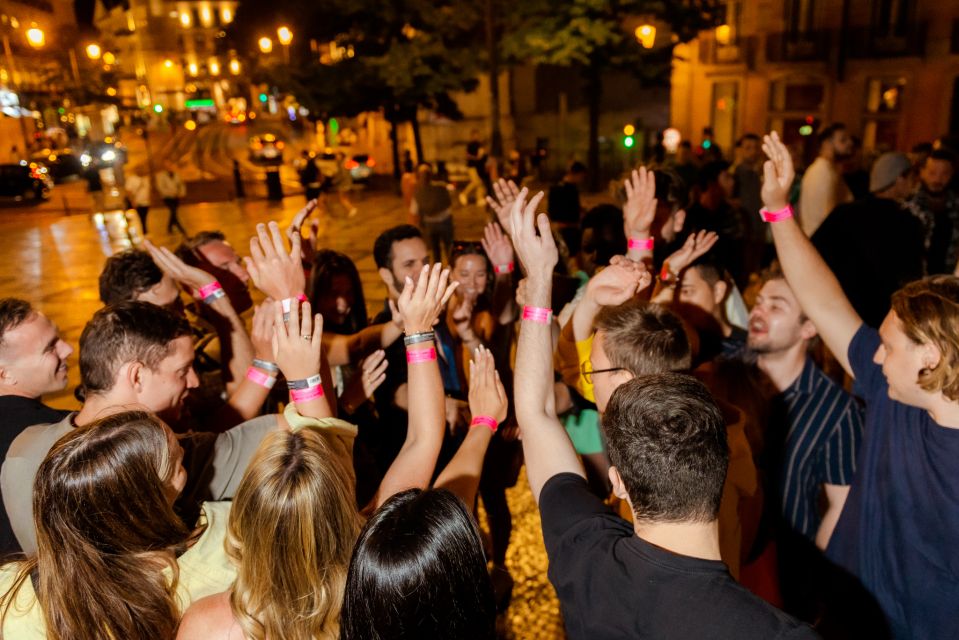 Lisbon Premium Pubcrawl: 1h Open Bar, Shots, VIP Club Entry - Key Points