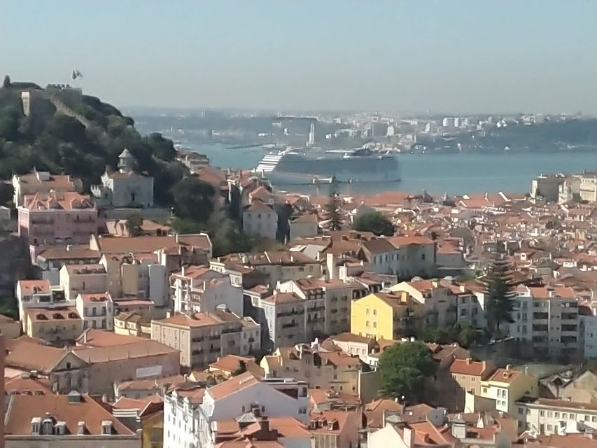 Lisbon Small Group Tour: the City of 7 Hills + King Crist - Key Points