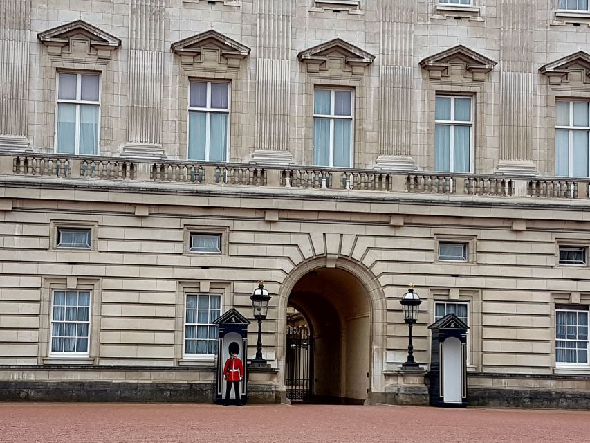 London: British Royalty Walking Tour - Key Points