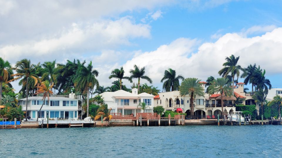 Miami: Celebrity Homes & Millionaire Mansions Boat Tour - Key Points