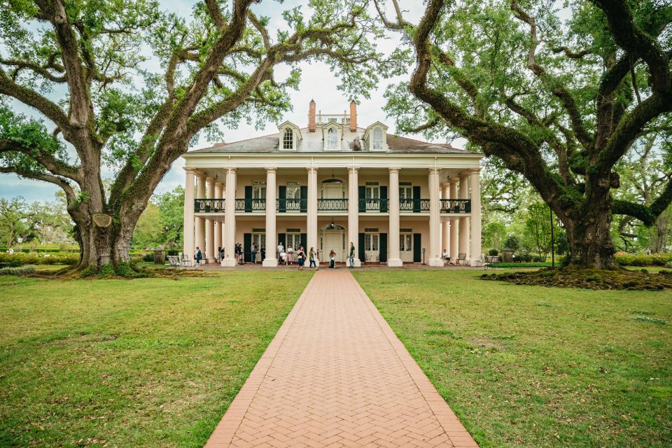 New Orleans: Oak Alley Plantation and Swamp Cruise Day Trip - Key Points