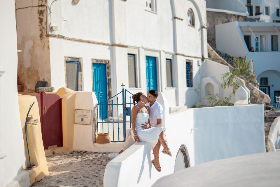 Oia: Couple Photoshoot With 50 Digital Edited Photos - Key Points