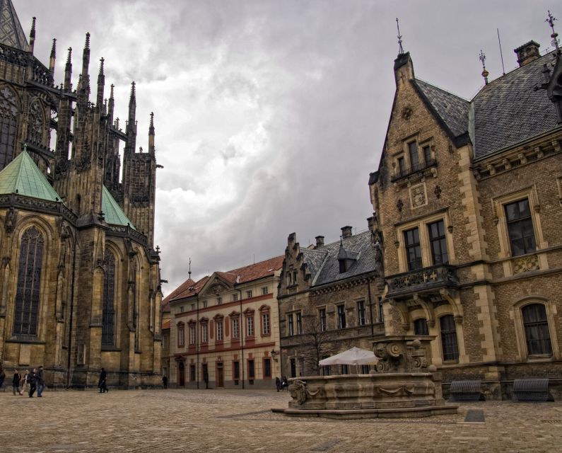 Prague: Grand City Tour by Bus and by Foot - Key Points