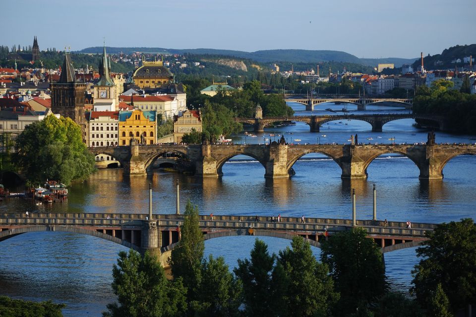 Prague: Vltava River Cruise With Dinner - Key Points