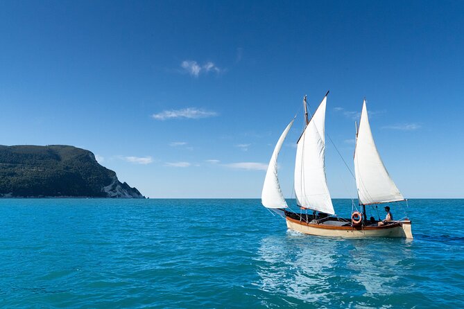 Private Traditional Sailboat Tour With Lunch in Numana - Key Points