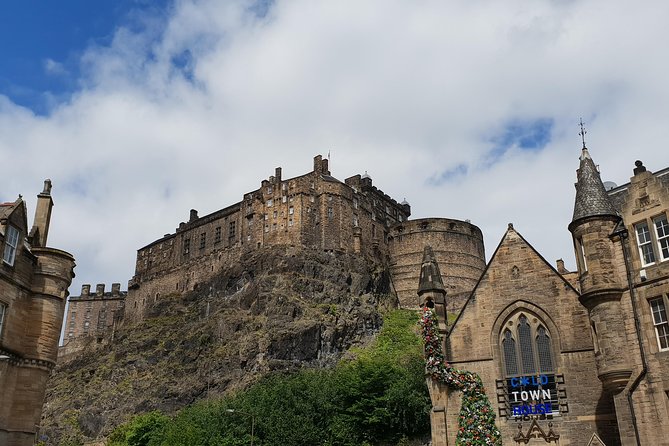 Public Guided Tour of Edinburgh at a Minimum Price - in English - Key Points