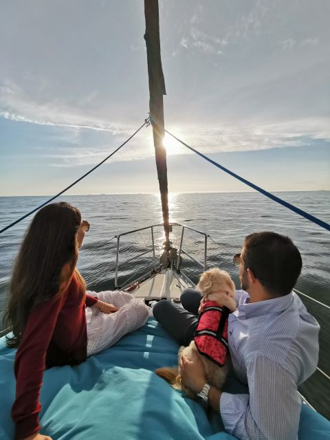 Romantic Tour on a Luxury Sailboat With Vintage Transfer 4H - Key Points