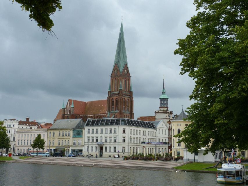 Schwerin: Private Guided Walking Tour - Key Points