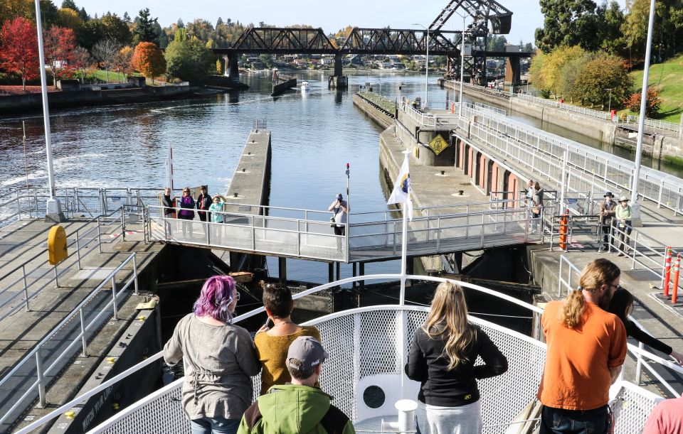 Seattle: Locks Cruise With Live Narration - Key Points