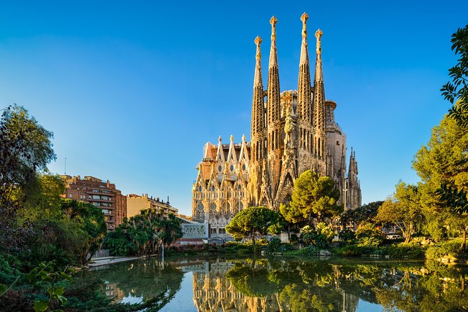 Semi-Private Barcelona Tour Gothic, Sagrada Familia & Park Guell - Key Points