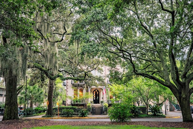 Southern Flavors of Savannah Walking Dessert Tour - Key Points