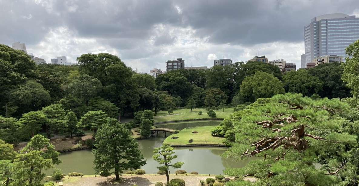 Tokyo: Asukayama Through Time (Papermaking, Rikugi-En...) - Key Points