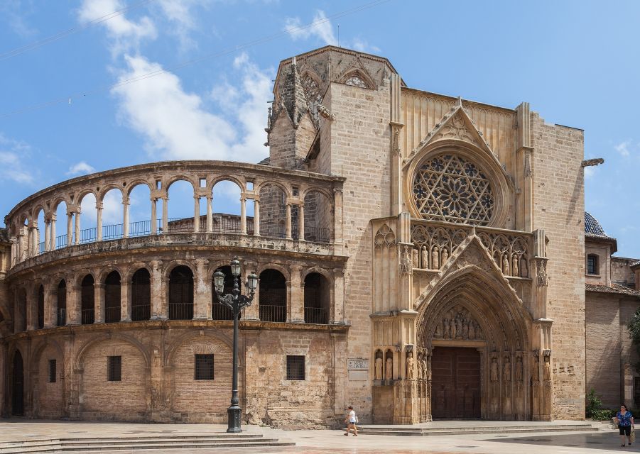 Valencia: Guided City Walking Tour With Tapas Tastings - Key Points