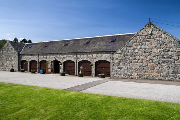 Aberdeen&shire Castle & Distillery Private Group 1 Day Tour Tour Overview