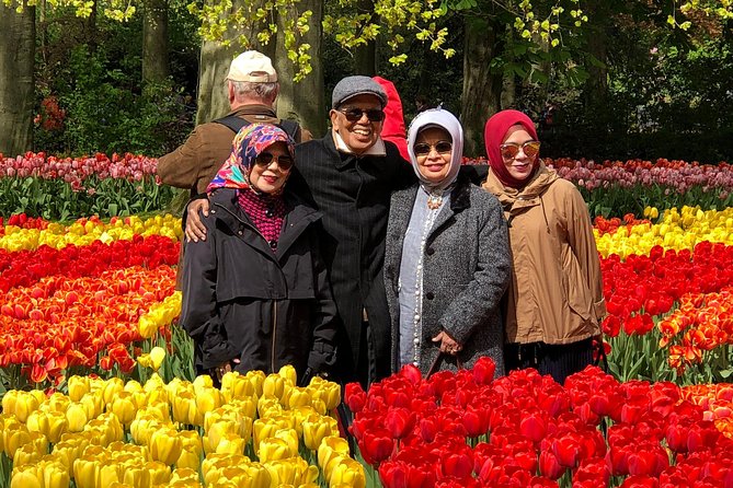 Amsterdam: Keukenhof Tulip Gardens and Giethoorn With Boat Tour - Exploring Keukenhof Tulip Garden