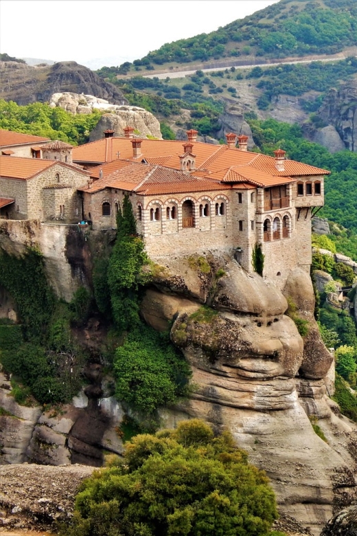 Athens: 2-Day Meteora Tour in Spanish With Guide & Hotel - Tour Overview