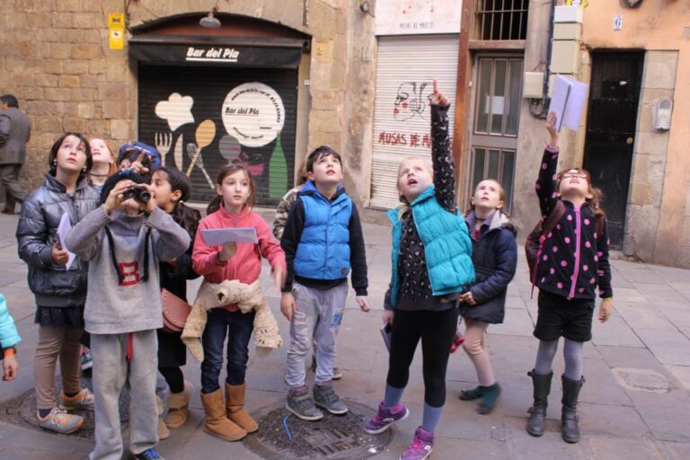 Barcelona: Barrio Gótico Dragon Tour For Families Activity Overview