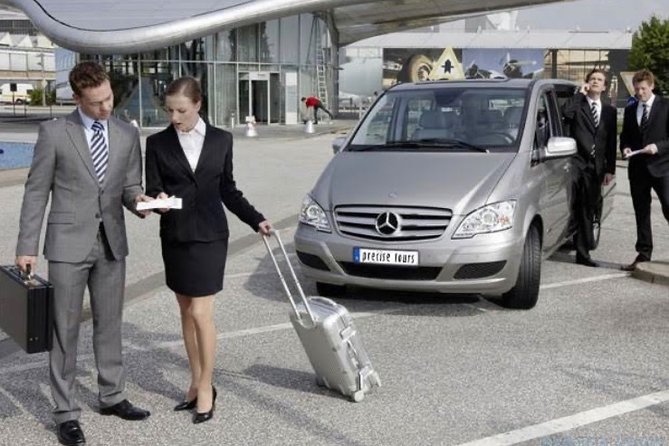 Black Car Service / Heathrow Airport to London - Vehicle and Capacity