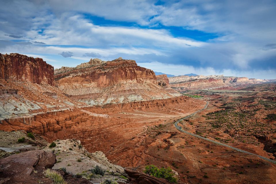 Capitol Reef Day Tour & Hike - Panoramic Views of Capitol Reef