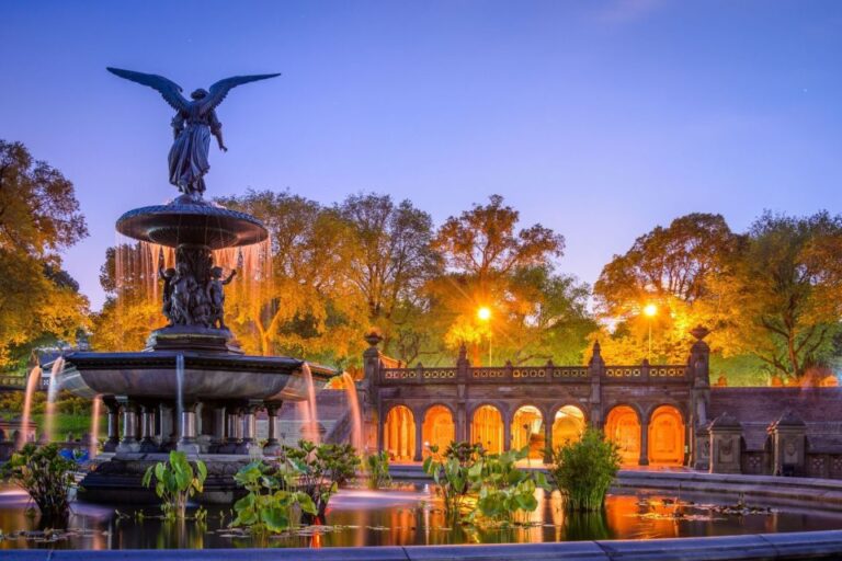 Central Park Nyc: First Discovery Walk And Reading Tour Exploring Cleopatras Needle