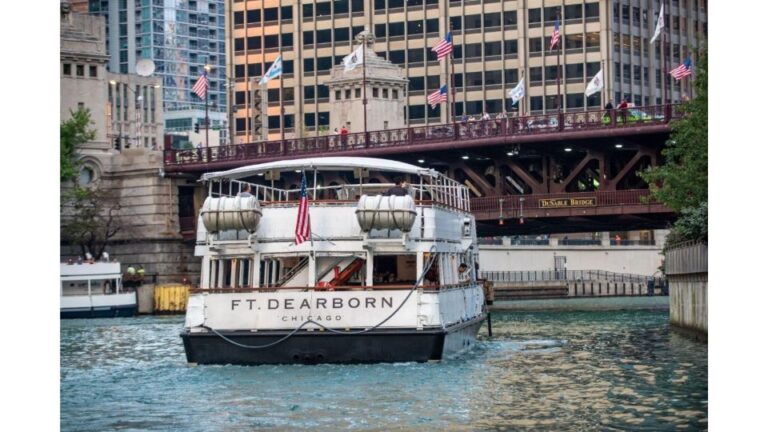 Chicago: Architecture Boat Tour With Drinks Tour Overview