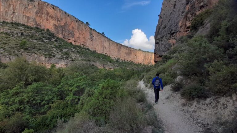 Chulilla: Hanging Bridges & Canyon Private Hiking Day Tour Tour Overview