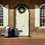 Colonial Williamsburg: Christmas Walking Tour Explore Festively Decorated Streets