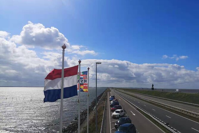 Day Tour Giethoorn, Afsluitdijk and Zaanse Schans With Boat Cruise - Boat Cruise in Giethoorn