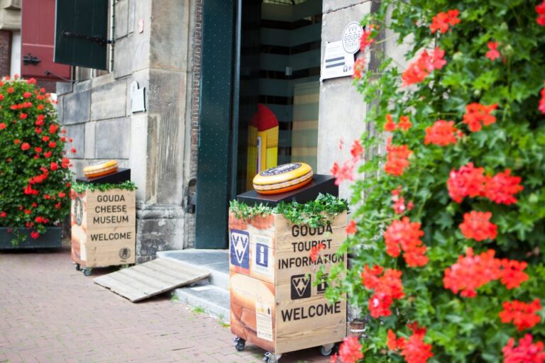 Gouda: Audiotour Of Goudse Waag Cheese And Crafts Museum Tour Overview