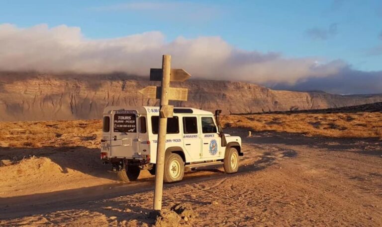 Graciosa Island: Jeep Safari Playa De Las Conchas Tour Overview