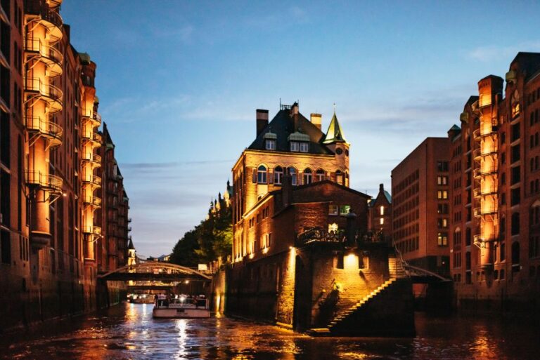 Hamburg: 1 Hour Harbor Evening Lights Cruise Cruise Overview