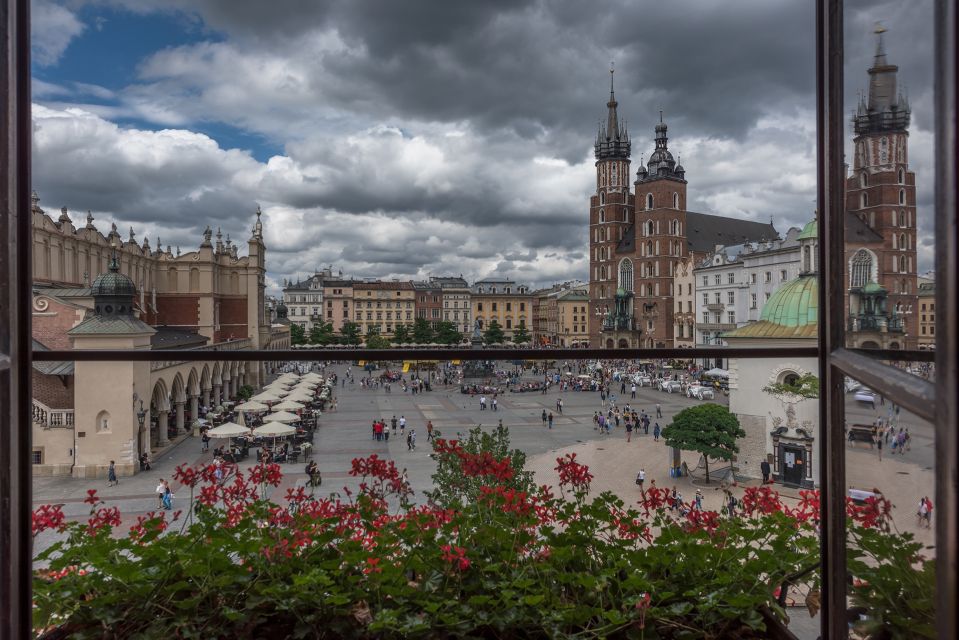 Krakow: Old Town Walking Tour With Visit to Wawel Castle - Tour Overview and Pricing