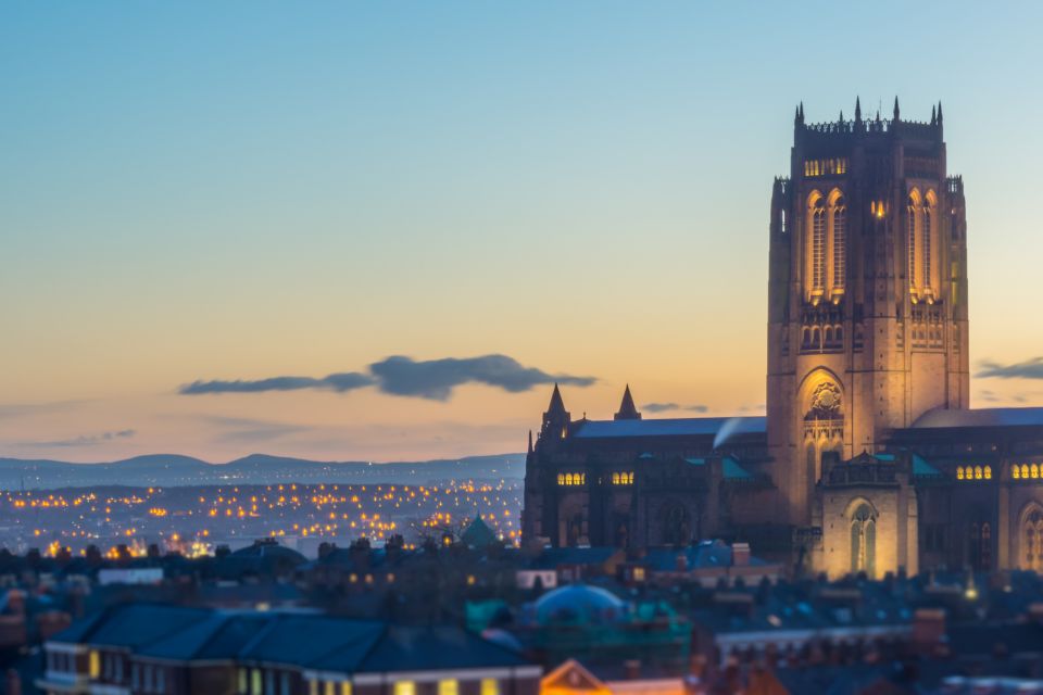 Liverpool: First Discovery Walk and Reading Walking Tour - Overview of the Tour