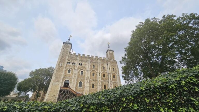 London: Tower Of London And Crown Jewels Easy Access Tour Tower Of London Overview