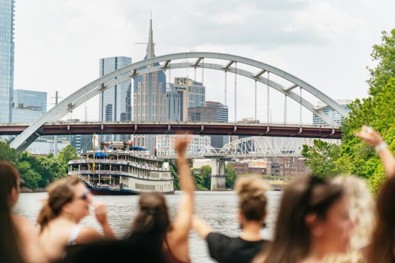 Nashville: Pontoon Party Cruise With A Captain Experience On The Water