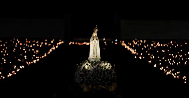 Night Trip To Fátima + Candlelight Procession Activity Details