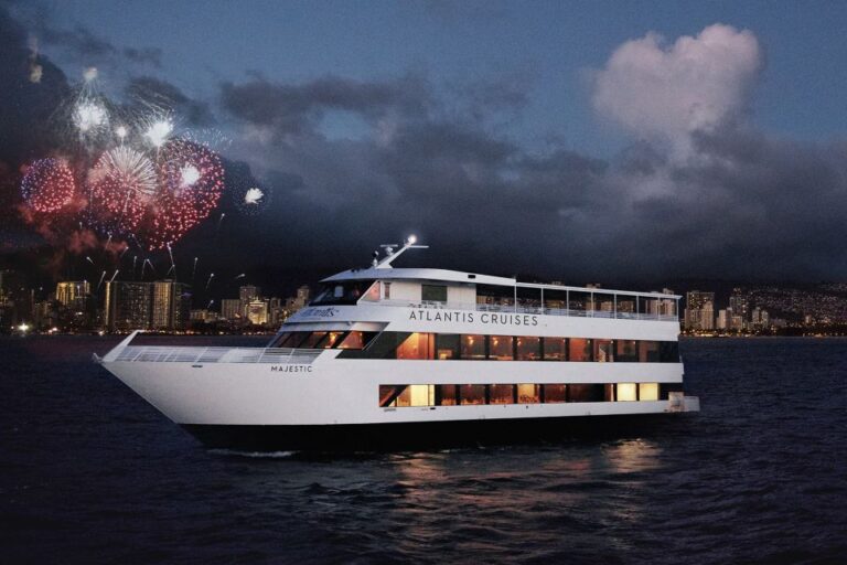 Oahu: Friday Night Fireworks Cocktail Cruise Cruise Details