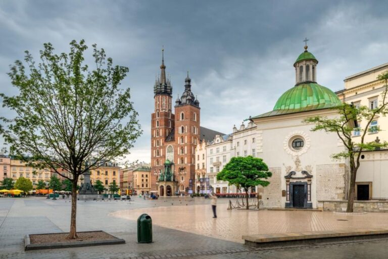 Old Town Short Guided Walk With Entry To St. Marys Basilica Tour Overview