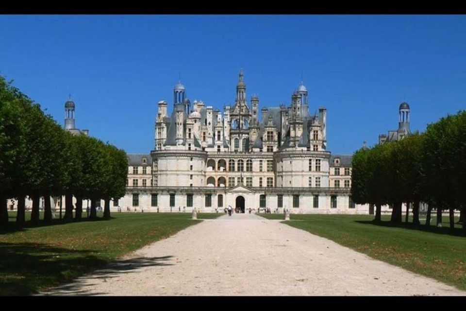 Paris: Loire Castles Excursion: Chambord and Blois - Exploration of Châteaux