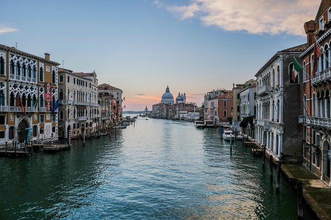 Private Mini Venice Photo Walk 2 Hours - Experience Highlights